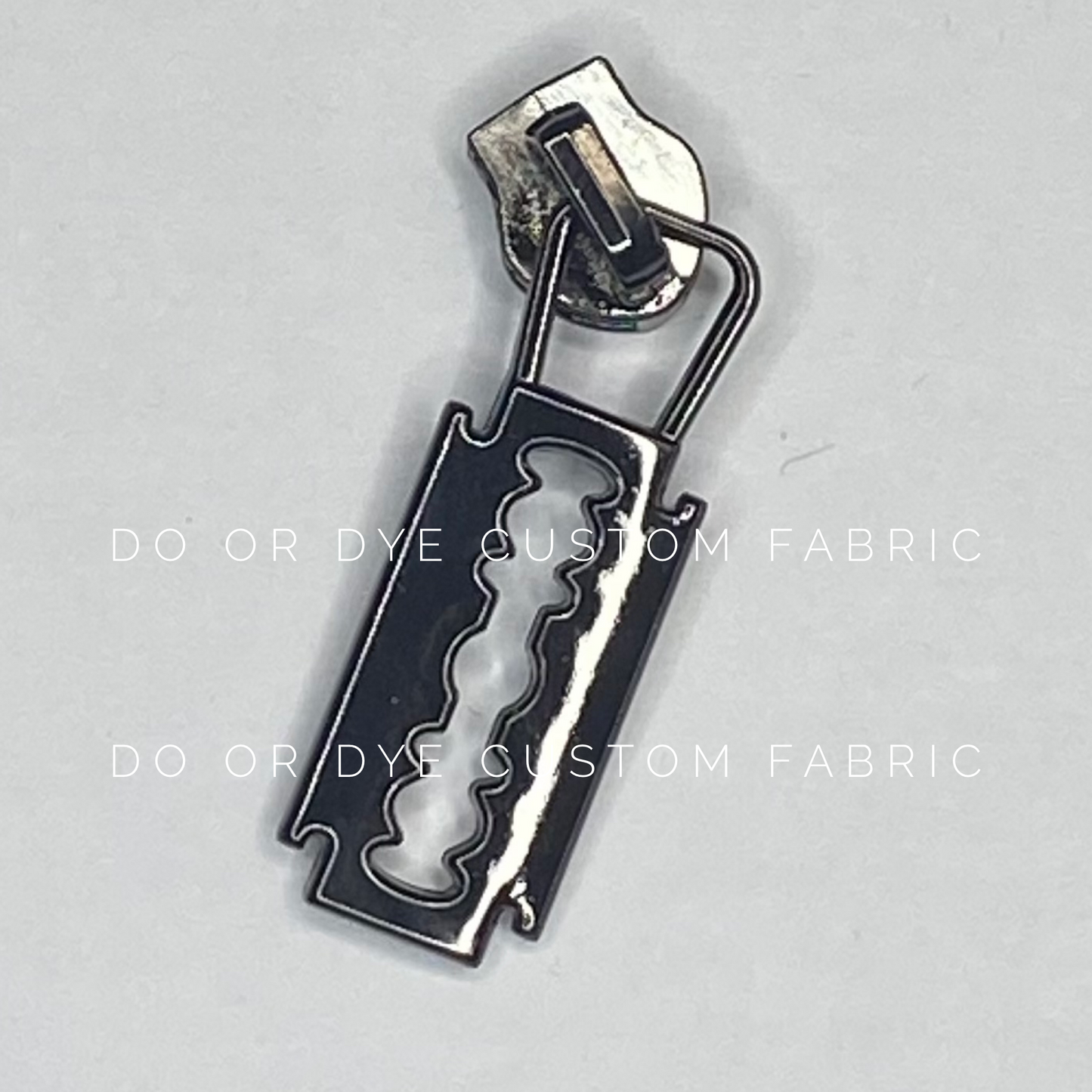 Razor Blades #5 Nylon Zipper Pulls Retail FLAWED