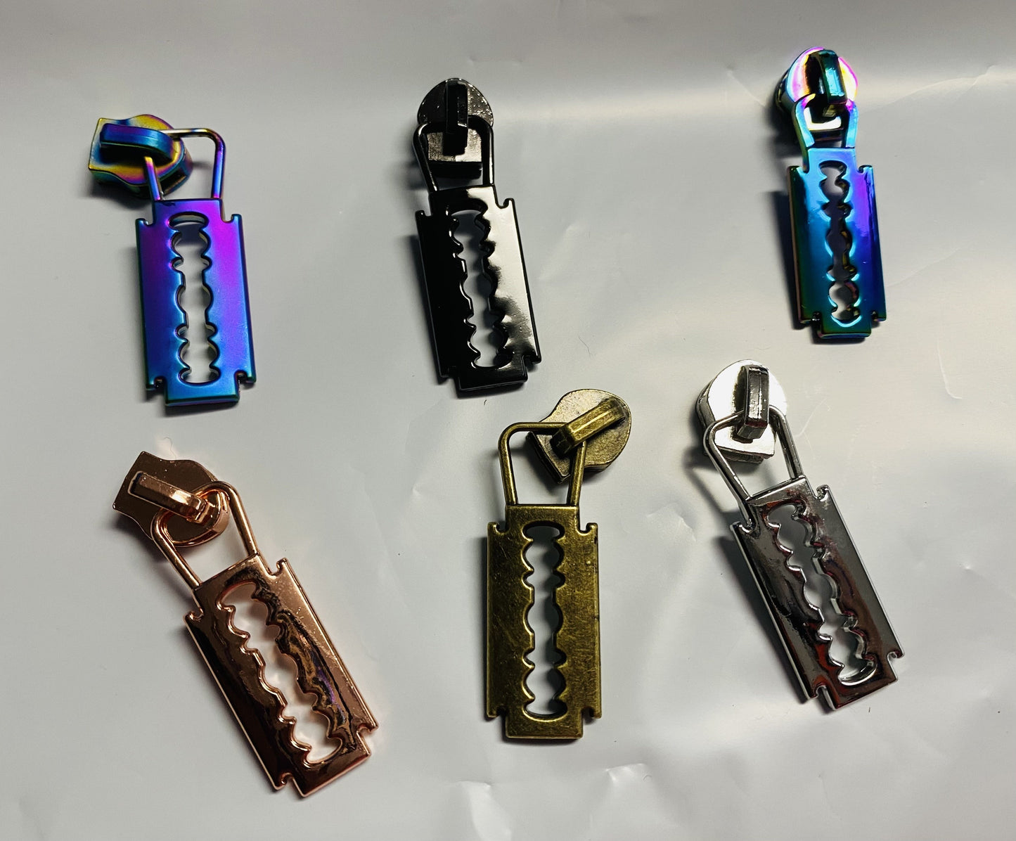 Razor Blades #5 Nylon Zipper Pulls Retail FLAWED