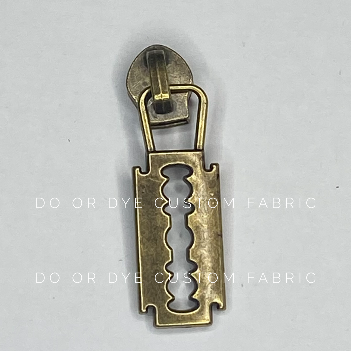 Razor Blades #5 Nylon Zipper Pulls Retail FLAWED